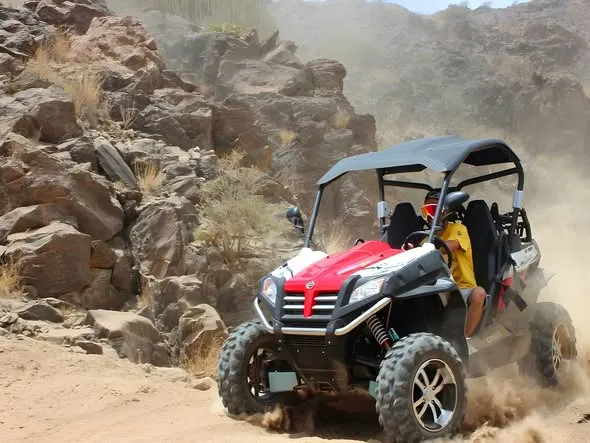 Buggy Tour Gran Canaria - Buggy 2,5h · 50% Off-Road - buggy en acción entre polvo y roca volcánica