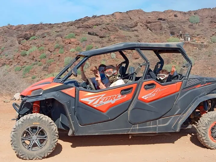 Buggy Tour Gran Canaria - Buggy 2h · 100% Off-Road - buggy familiar de 4 plazas con los participantes del tour
