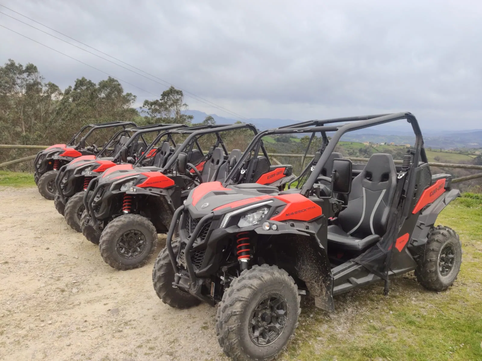 Buggy Tour Gran Canaria - flota de buggies Can-Am listos para salir en Maspalomas